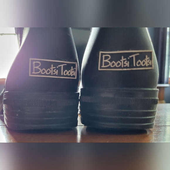 Bootsi Tootsi tall rain boots,  black with a quilted look at the top. Size 8, - Picture 3 of 7